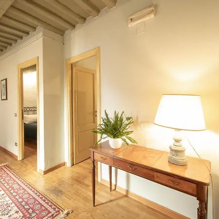 Apartment Savina's Lucca