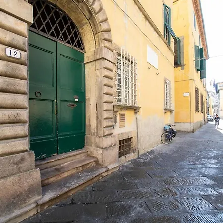 Savina's Lucca